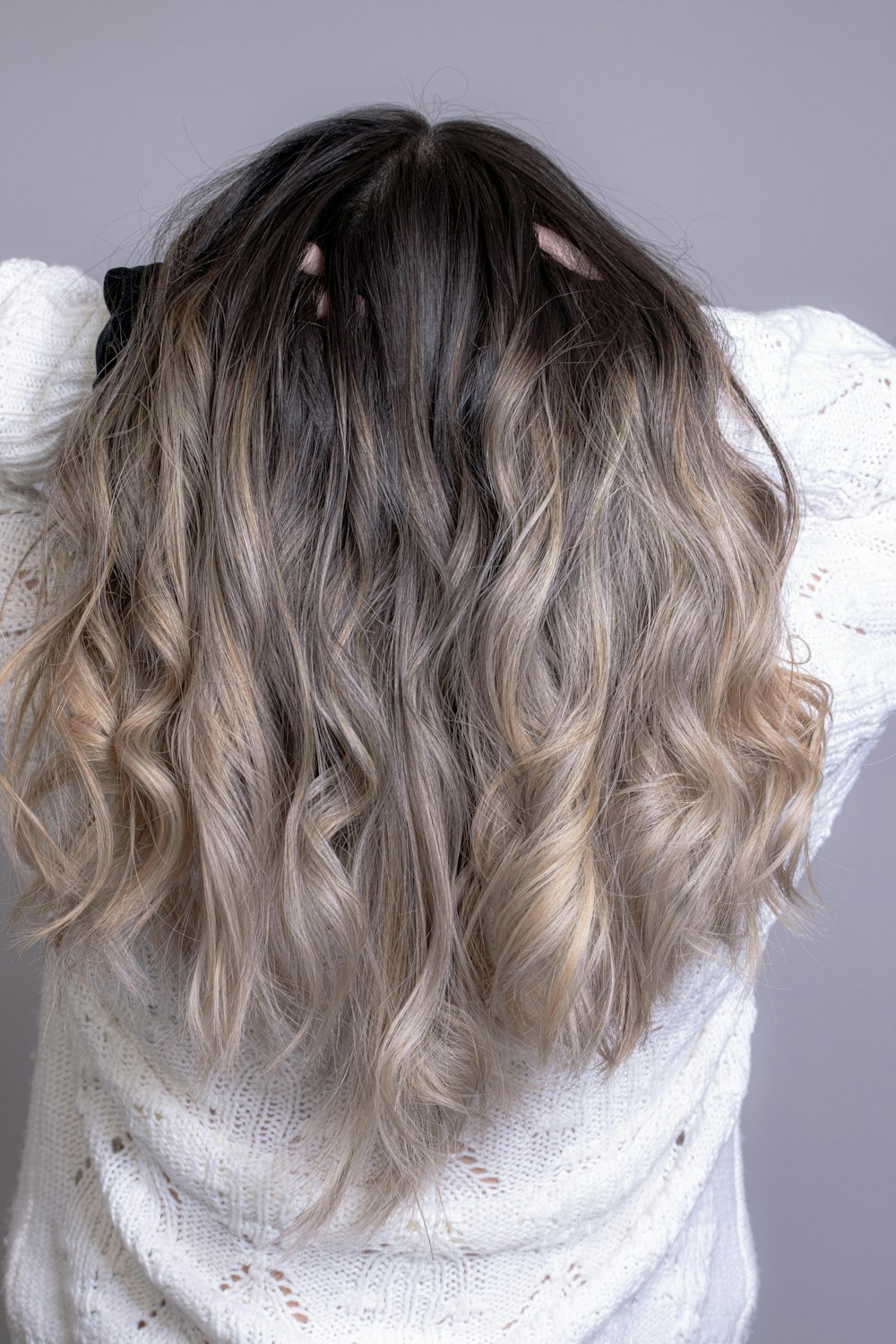 Soft waves going from a dark root to light ends